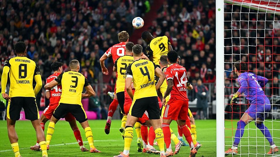 Harry Kane trifft für den FC Bayern per Kopf zum 1:0.