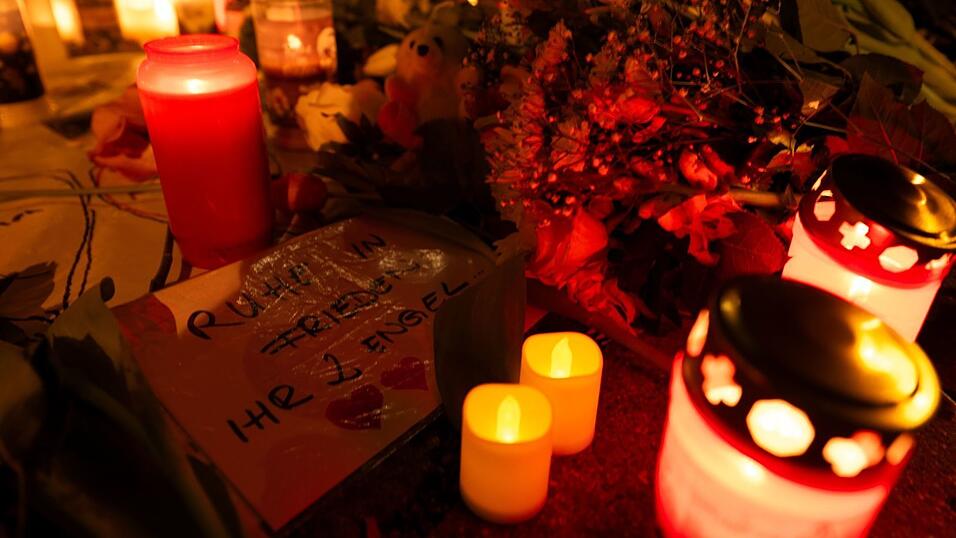 Erinnerungskerzen f&uuml;r die Opfer. (Archivbild)