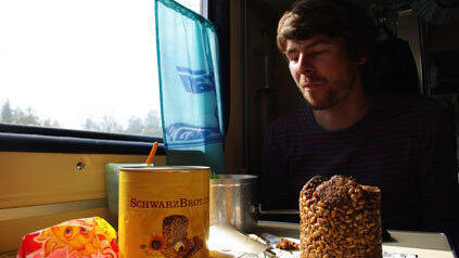 Imke Hansen und Andreas Goldbrunner reisen um die Welt. Von Moskau nach Sibirien mit der transsibirischen Eisenbahn. Imke Hansen und Andreas Goldbrunner reisen um die Welt. Von Moskau nach Sibirien mit der transsibirischen Eisenbahn.