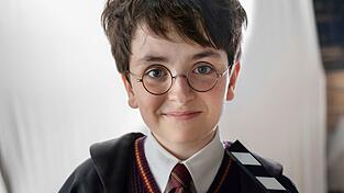 Dominic McLaughlin spielt Harry Potter.