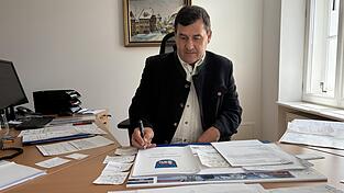 Neukirchens Bürgermeister Johannes Müller hat sich eine Menge vorgenommen. Neukirchens Bürgermeister Johannes Müller hat sich eine Menge vorgenommen.