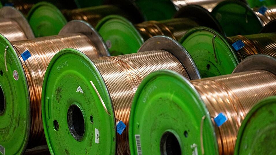 Stromkabel aus Kupfer. Das für die Industrie wichtige Metall und viele andere Rohstoffe sind im vergangenen Jahr wieder teurer geworden (Foto: Illustration) Stromkabel aus Kupfer. Das für die Industrie wichtige Metall und viele andere Rohstoffe sind im vergangenen Jahr wieder teurer geworden (Foto: Illustration)