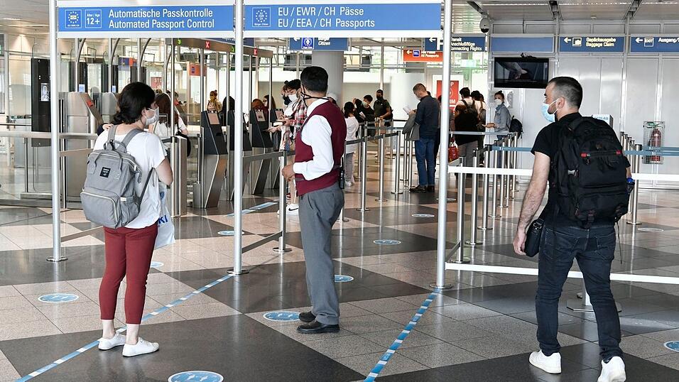 Unter strengen Hygiene- und Abstandsregeln ist es ab jetzt wieder m&ouml;glich, am Terminal 1 des Flughafens Franz Josef Strau&szlig; einzuchecken.