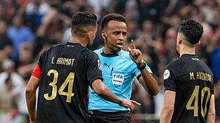 Der f&uuml;r die Fu&szlig;ball-WM vorgesehene Schiedsrichter Omar Artan durfte nicht in die USA einreisen. (Archivbild)