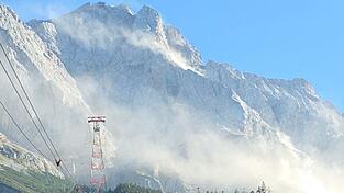 An der Zugspitze gab es einen großen Felssturz. An der Zugspitze gab es einen großen Felssturz.