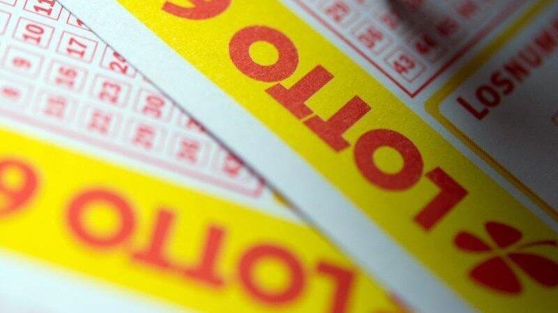 Ein 'schludrig' gespielter Schein machte eine Niederbayerin und ihre Tochter um fast 900.000 Euro reicher. (Symbolbild)