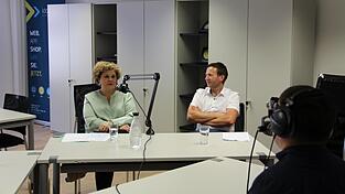 Alexandra Riedl (Roding), Franz Kopp (Runding), Markus S&ouml;lch (Traitsching) und Markus Hofmann (Bad K&ouml;tzting) sprechen &uuml;bers liebe Geld.