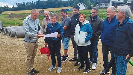 Bei der Vorabbesichtigung des neuen Baugebiets 'Birnkammerwiese Neufraunhofen'.