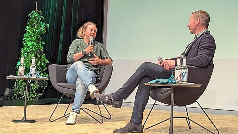 Nach ihrem „perfekten Rennen“ bei den Olympischen Spielen in Südkorea entscheidet sich die damals 25-Jährige, ihre Karriere zu beenden. „Ich habe all meine Träume im Biathlon erreicht“, erklärt sie. Nach ihrem „perfekten Rennen“ bei den Olympischen Spielen in Südkorea entscheidet sich die damals 25-Jährige, ihre Karriere zu beenden. „Ich habe all meine Träume im Biathlon erreicht“, erklärt sie.