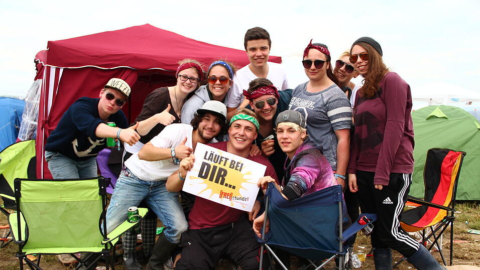 Auch an Tag 2 sind die Gäste am Pfingst-Open-Air in Feierlaune. (Fotos: David Voltz) Auch an Tag 2 sind die Gäste am Pfingst-Open-Air in Feierlaune. (Fotos: David Voltz)