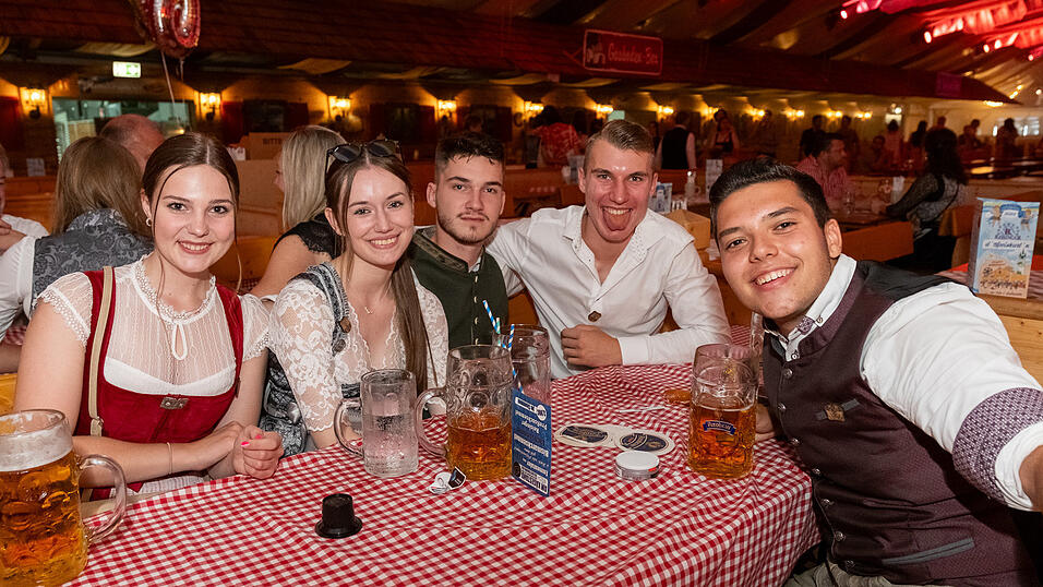 Die Partybilder vom Sonntag, 13. August 2023, aus dem Festzelt Reisinger. Die Partybilder vom Sonntag, 13. August 2023, aus dem Festzelt Reisinger.