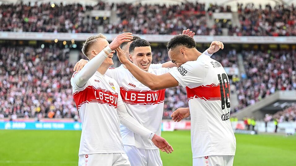 Kollektiver Jubel in Rot und Wei&szlig;: Chris F&uuml;hrich, Bilal El Khannouss und Jamie Leweling