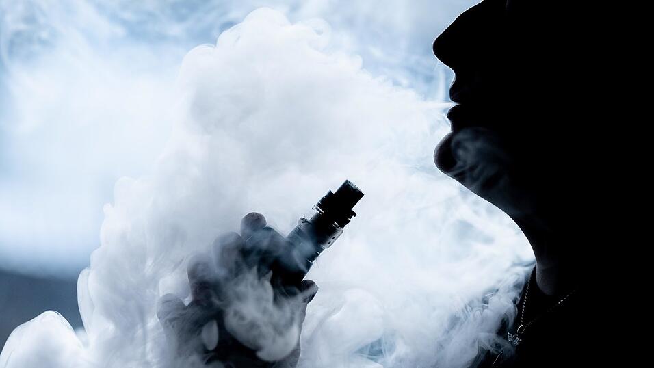 Vapen ist beliebt bei jungen Leuten. Manchen reicht aber Nikotin als Rauschmittel allein offenbar nicht aus.