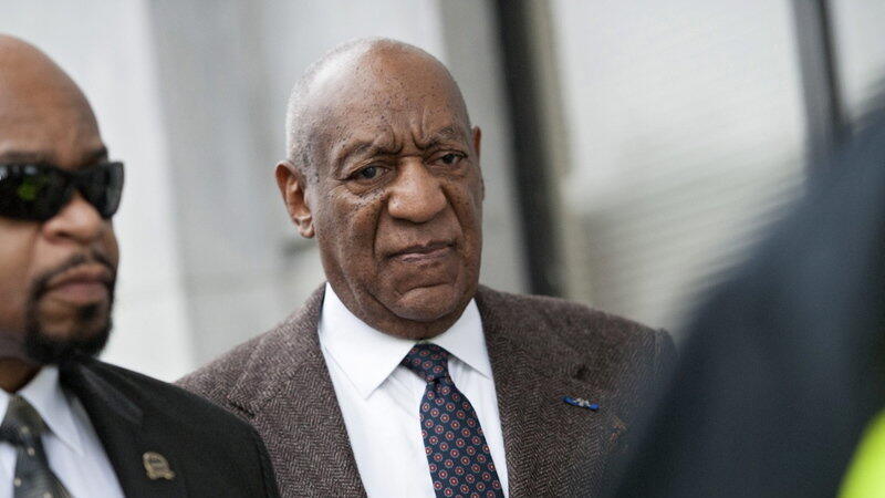 Der US-amerikanische Entertainer Bill Cosby ist am 3. Februar 2016 auf dem Weg ins Montgomery County Gerichtsgeb&auml;ude (Pennsylvania/USA) f&uuml;r den zweiten Tag der Anh&ouml;rung anl&auml;sslich des Prozesses zum vorgeworfenen sexuellen Missbrauch in mehr als 50 F&auml;llen.