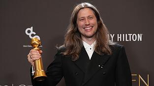 Ludwig G&ouml;ransson freut sich &uuml;ber den Golden Globe f&uuml;r die beste Filmmusik.