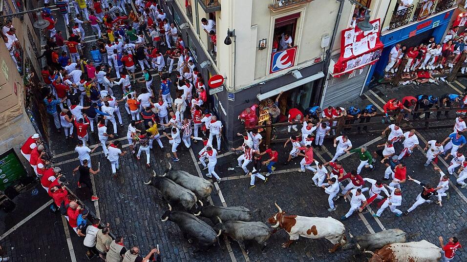 Über die Sanfermines schrieb unter anderem der US-Schriftsteller Ernest Hemingway in seinem Roman «Fiesta». (Archivbild) Über die Sanfermines schrieb unter anderem der US-Schriftsteller Ernest Hemingway in seinem Roman «Fiesta». (Archivbild)
