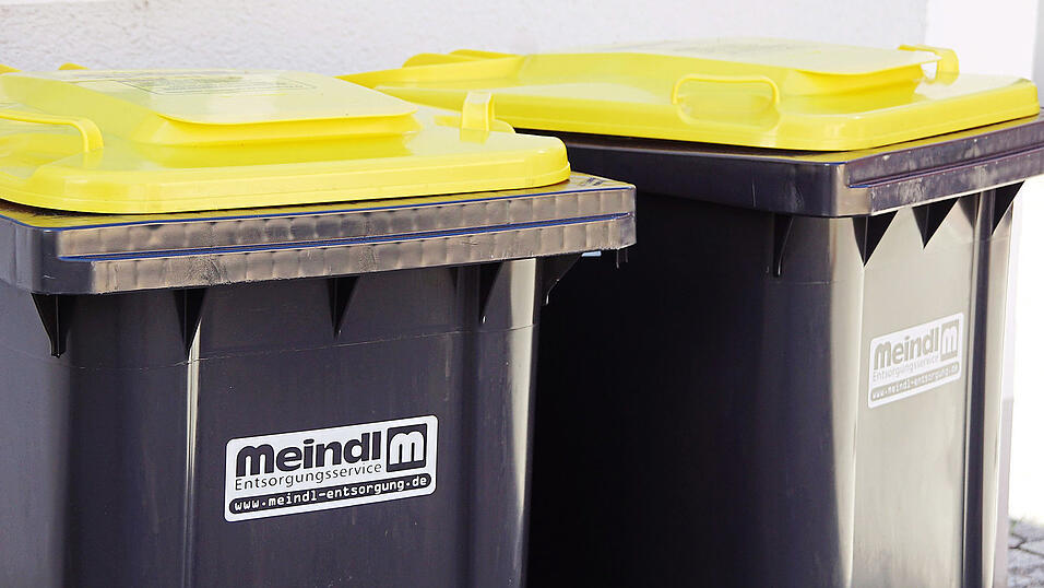 Nagelneue Tonnen am Freitagnachmittag im &ouml;stlichen Landkreis Regensburg. Wie geht es nun weiter?