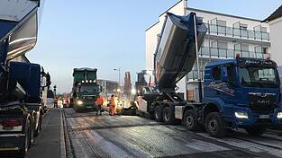 Gegen 17 Uhr konnten die Arbeiten an der Landshuter Straße endlich beginnen.