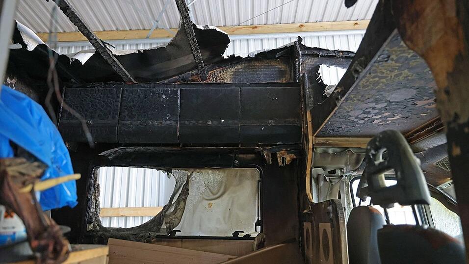 Mundlos und Böhnhardt wurden am 4. November 2011 tot in einem ausgebrannten Wohnmobil in Eisenach gefunden. Bei der Beschaffung des Wohnmobils soll Susann E. geholfen haben. (Archivbild)