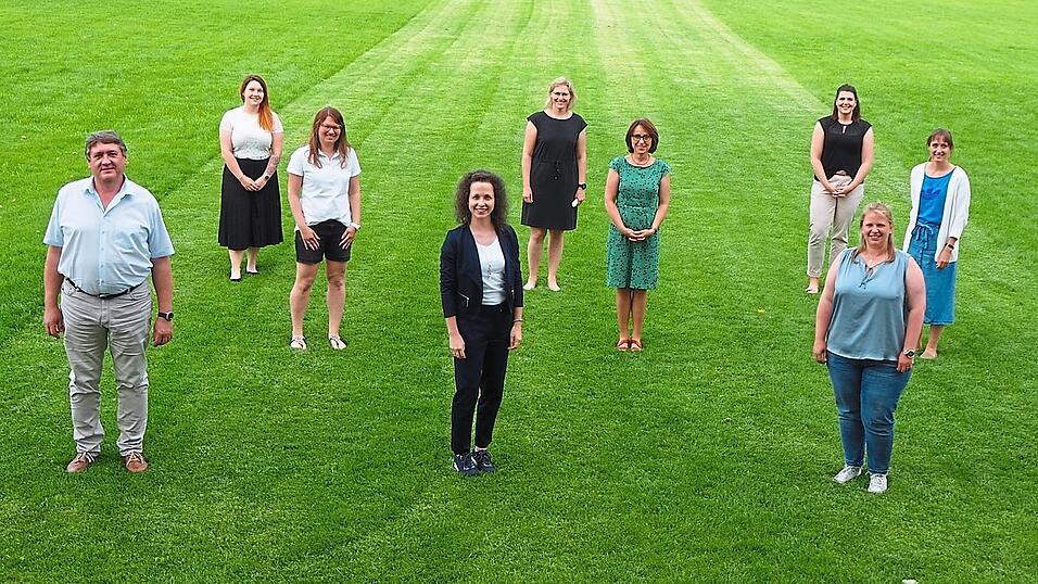 Gemeinde, Elternbeirat und das Team der Kindertagesstätte im ausführlichen Gespräch. Gemeinde, Elternbeirat und das Team der Kindertagesstätte im ausführlichen Gespräch.
