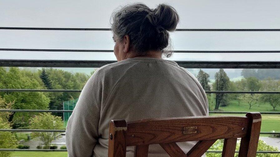 Cathérine ist seit fünfeinhalb Jahren in der Huntington-Abteilung in Algasing. Cathérine ist seit fünfeinhalb Jahren in der Huntington-Abteilung in Algasing.