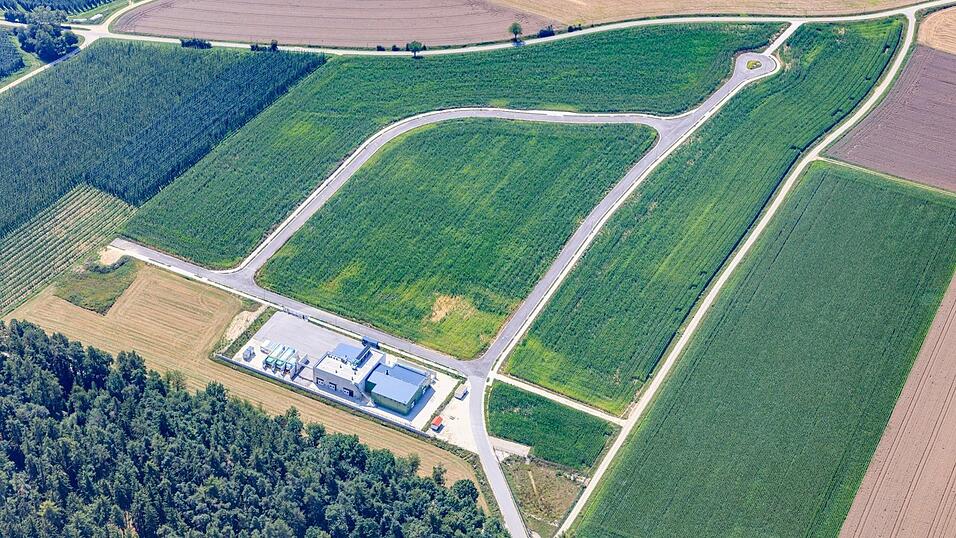 Die Fläche für das WTAZ ist mittlerweile voll erschlossen, nur die Eingrünung steht noch aus. Die soll laut Markt Pfeffenhausen im Frühjahr 2026 erfolgen, ebenso wie naturschutzrechtliche Kompensations- und Ausgleichsmaßnahmen. Die Fläche für das WTAZ ist mittlerweile voll erschlossen, nur die Eingrünung steht noch aus. Die soll laut Markt Pfeffenhausen im Frühjahr 2026 erfolgen, ebenso wie naturschutzrechtliche Kompensations- und Ausgleichsmaßnahmen.