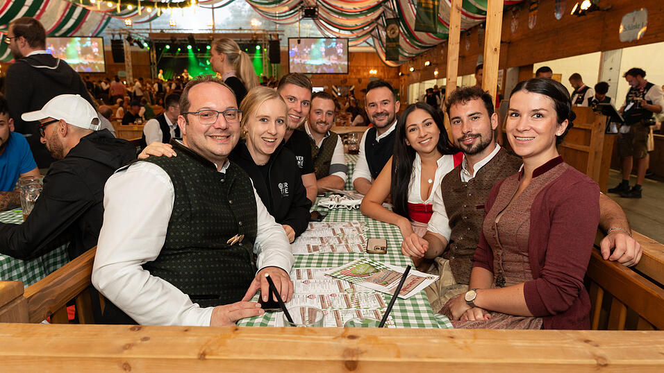 Die Partybilder vom Montag, 19. August, aus dem Festzelt Weckmann. Die Partybilder vom Montag, 19. August, aus dem Festzelt Weckmann.