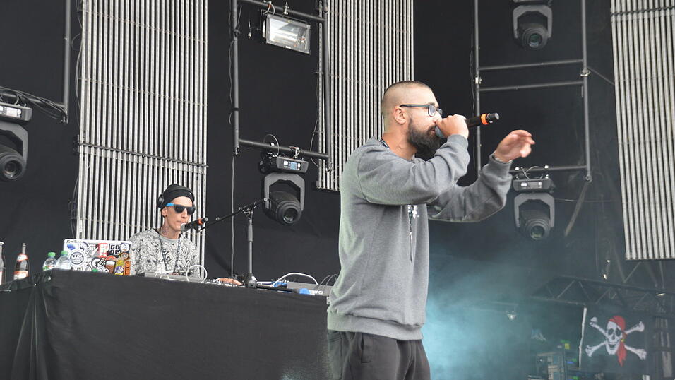 Das war am zweiten Tag des Pfings-Open-Airs in Salching auf dem Festivalgelände los. (Fotos: Florian Wende) Das war am zweiten Tag des Pfings-Open-Airs in Salching auf dem Festivalgelände los. (Fotos: Florian Wende)