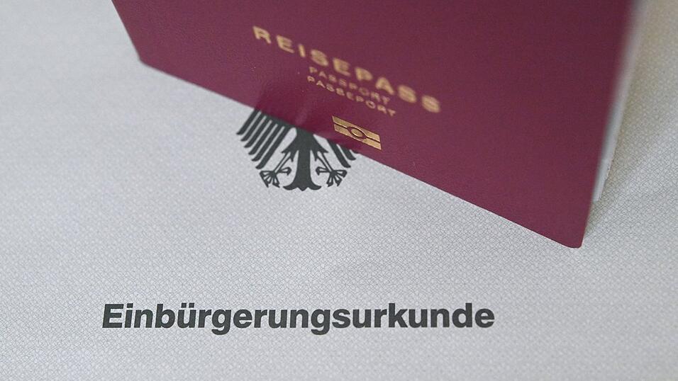Rund 332.500 Ausl&auml;nderinnen und Ausl&auml;nder haben im letzten Jahr die deutsche Staatsangeh&ouml;rigkeit erworben. (Symbolbild)