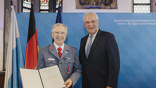 Herbert Wenk mit mit Innenminister Joachim Herrman.
