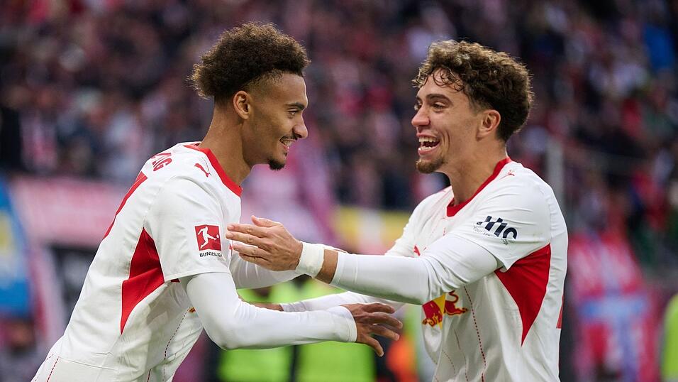 Tidiam Gomis (RB Leipzig, l) jubelt nach seinem Tor zum 1:0 mit Neil El Aynaoui (RB Leipzig). Tidiam Gomis (RB Leipzig, l) jubelt nach seinem Tor zum 1:0 mit Neil El Aynaoui (RB Leipzig).