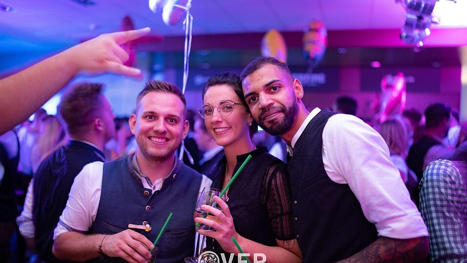 Auch am zweiten Volksfestfreitag schauten viele G&auml;ste im Overtime vorbei.