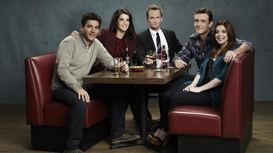 Die Serie 'How I Met Your Mother' erzählt, wie Ted (links) seine Frau kennengelernt hat. Morgen läuft auf ProSieben das Finale der achten Staffel, in der das Gesicht der Mutter gezeigt wird. (Foto: 20th Century Fox) Die Serie 'How I Met Your Mother' erzählt, wie Ted (links) seine Frau kennengelernt hat. Morgen läuft auf ProSieben das Finale der achten Staffel, in der das Gesicht der Mutter gezeigt wird. (Foto: 20th Century Fox)
