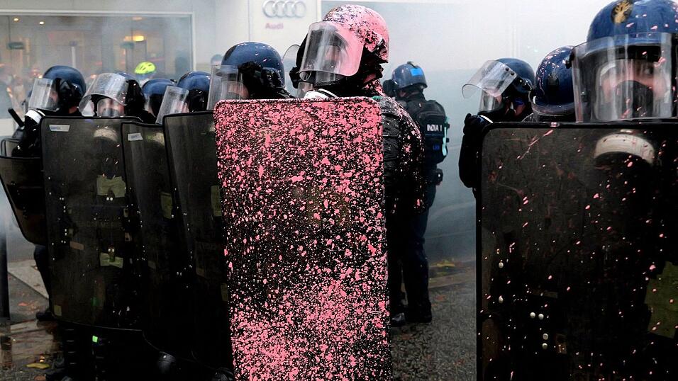 Frankreich mobilisiert für neue Proteste erneut ein Großaufgebot an Polizeikräften. (Archivbild) Frankreich mobilisiert für neue Proteste erneut ein Großaufgebot an Polizeikräften. (Archivbild)