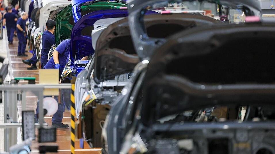 Der Gewinn der deutschen Autobauer sackte in den ersten neun Monaten deutlich ab. (Symbolbild)