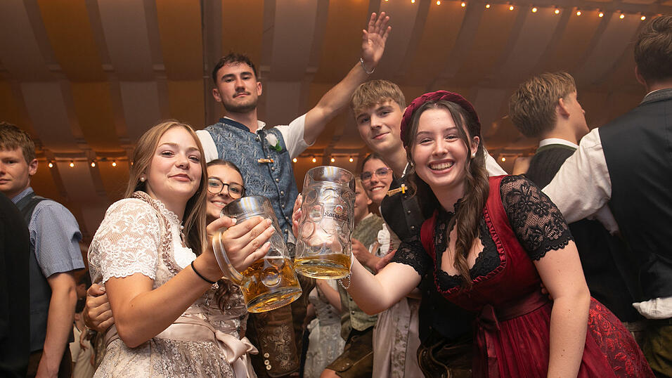Die Partybilder vom Montag, 18. August, aus dem Festzelt Nothaft. Die Partybilder vom Montag, 18. August, aus dem Festzelt Nothaft.