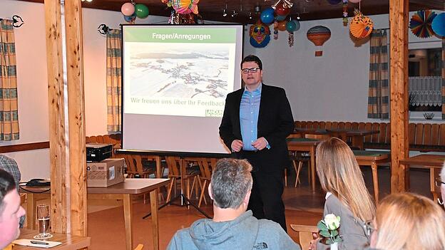 B&uuml;rgermeister Dr. Stefan Spindler wird von der Landunion unterst&uuml;tzt. Er stellt sich bei der Auftaktversammlung der &Ouml;ffentlichkeit.