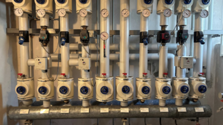 Die Heizungsanlage im Kindergarten Sankt Josef. Schon durch geringfügige Temperaturabsenkung im Vorlauf lässt sich Energie Sparen. Die Heizungsanlage im Kindergarten Sankt Josef. Schon durch geringfügige Temperaturabsenkung im Vorlauf lässt sich Energie Sparen.