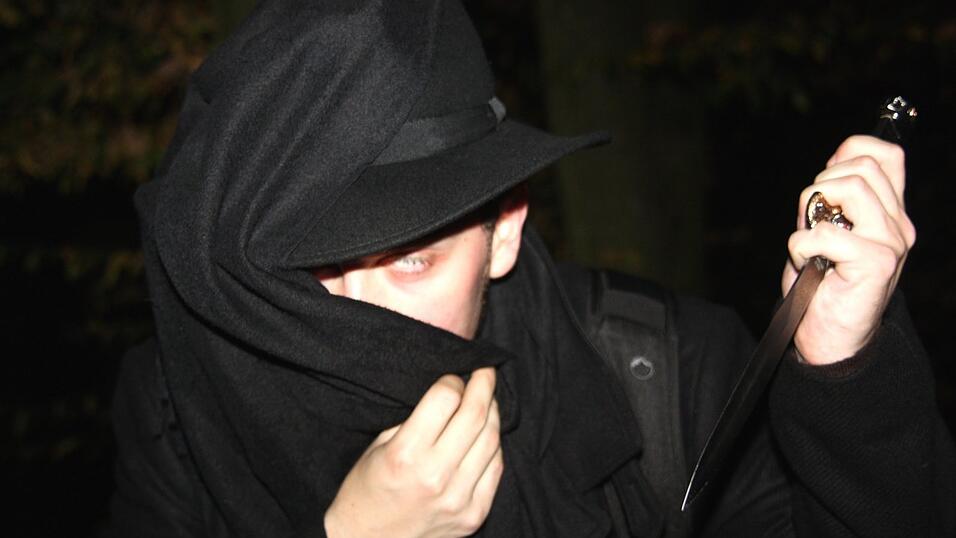 Mathias Adam (21) ist Videojournalist bei idowa. Dieses Mal steht er selbst vor der Kamera. (Foto: Pfeffer)