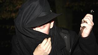 Mathias Adam (21) ist Videojournalist bei idowa. Dieses Mal steht er selbst vor der Kamera. (Foto: Pfeffer)