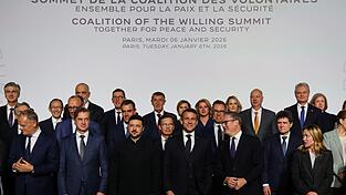 Kanzler Merz stellt eine militärische Beteiligung Deutschlands an der Absicherung eines Waffenstillstands in Aussicht. Kanzler Merz stellt eine militärische Beteiligung Deutschlands an der Absicherung eines Waffenstillstands in Aussicht.