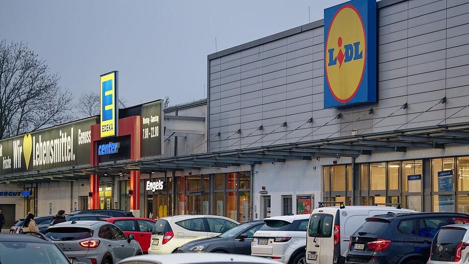 Lidl macht Aldi die Preisführerschaft streitig. Lidl macht Aldi die Preisführerschaft streitig.
