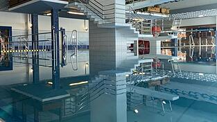 Das deutlich in die Jahre gekommene Hallenbad soll in den kommenden Jahren nach und nach umfassend saniert werden.