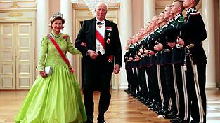 Eine ganz große Liebe: Königin Sonja und König Harald V. (Archivbild) Eine ganz große Liebe: Königin Sonja und König Harald V. (Archivbild)