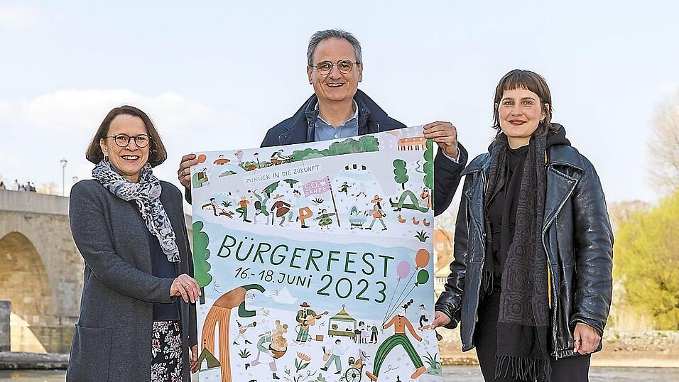 OB Gertrud Maltz-Schwarzfischer (v.l.), Kulturreferent Wolfgang Dersch und K&uuml;nstlerin Marie D&ouml;rfler pr&auml;sentierten das Plakat-Motiv f&uuml;r das diesj&auml;hrige B&uuml;rgerfest in Regensburg.