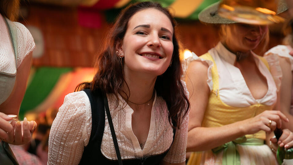 Die Partybilder vom Dienstag, 12. August, aus dem Festzelt Weckmann. Die Partybilder vom Dienstag, 12. August, aus dem Festzelt Weckmann.