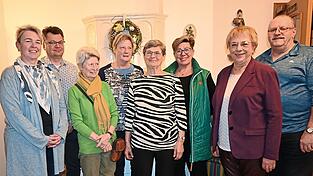 Die neuen ehrenamtlichen Helfer im Shop mit Wenzel Janda, neuer Beisitzer, Shopleiterin Anita Michel und Vereinsvorsitzender Hannelore Langwieser. Kassier und nun auch Schriftführer ist Fritz Haltmair (2.v.l.). ,