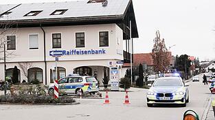 Nach dem Überfall auf einen Geldtransporter müssen ein Vater und sein Sohn lange in Haft (Archivbild) Nach dem Überfall auf einen Geldtransporter müssen ein Vater und sein Sohn lange in Haft (Archivbild)