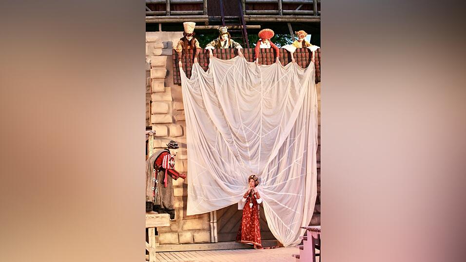 Eindr&uuml;cke von der Gruppe 'blau', die am Freitagabend die Drachenstich-Premiere gespielt hat.