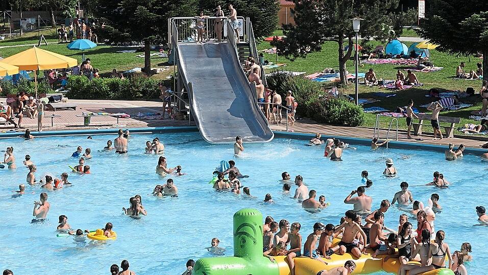 Das Waldbad Taufkirchen ist sehr beliebt. Das Waldbad Taufkirchen ist sehr beliebt.